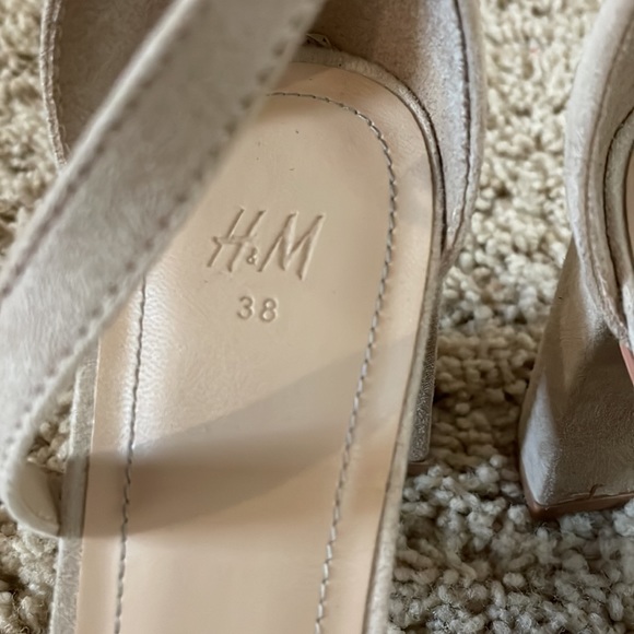 H&M Nude Heels - Picture 2 of 2